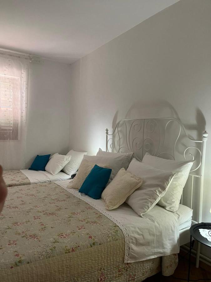 Apartment With Swimming Pool イェルサ エクステリア 写真
