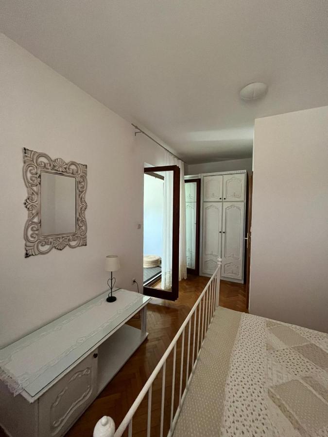 Apartment With Swimming Pool イェルサ エクステリア 写真